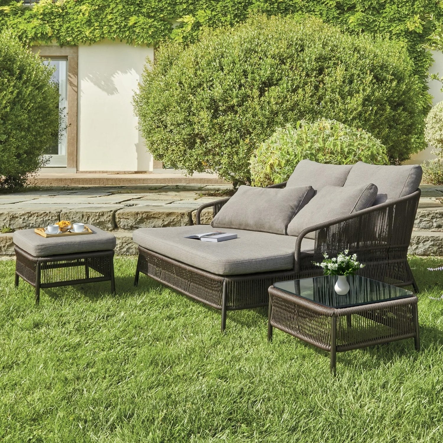 Outdoor Rope 2 Seater Patio Daybed With Side Table & Ottoman - Image 11